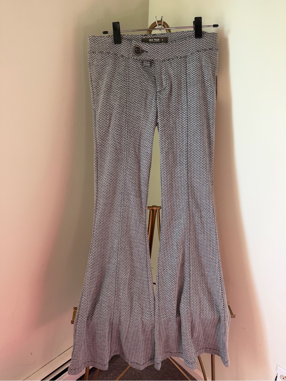 Free People Women’s Black & White Chevron Flare Pants - Picture 3 of 3